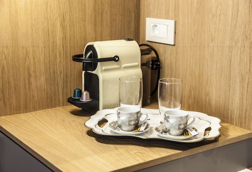 Chambre Quadruple Deluxe, Viaggio Elegant Rooms