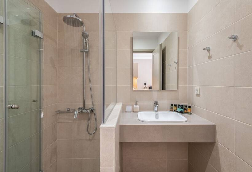 غرفة ديلوكس رباعية, Viaggio Elegant Rooms