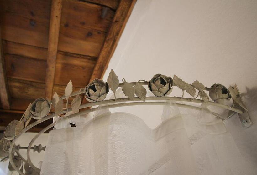 اتاق لوکس, La Butterfly Relais