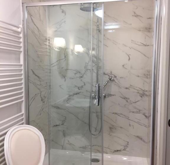 اتاق لوکس, La Butterfly Relais