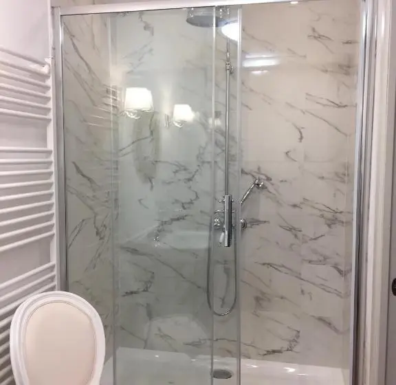اتاق لوکس, La Butterfly Relais