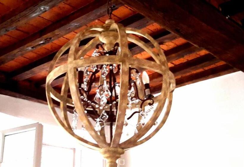 سوییت لوکس, La Butterfly Relais