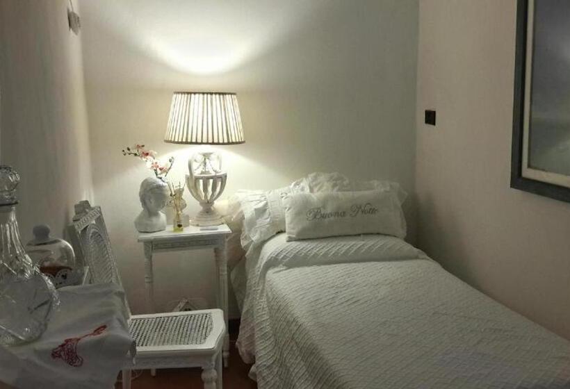 اتاق عادی یک تخته, La Butterfly Relais