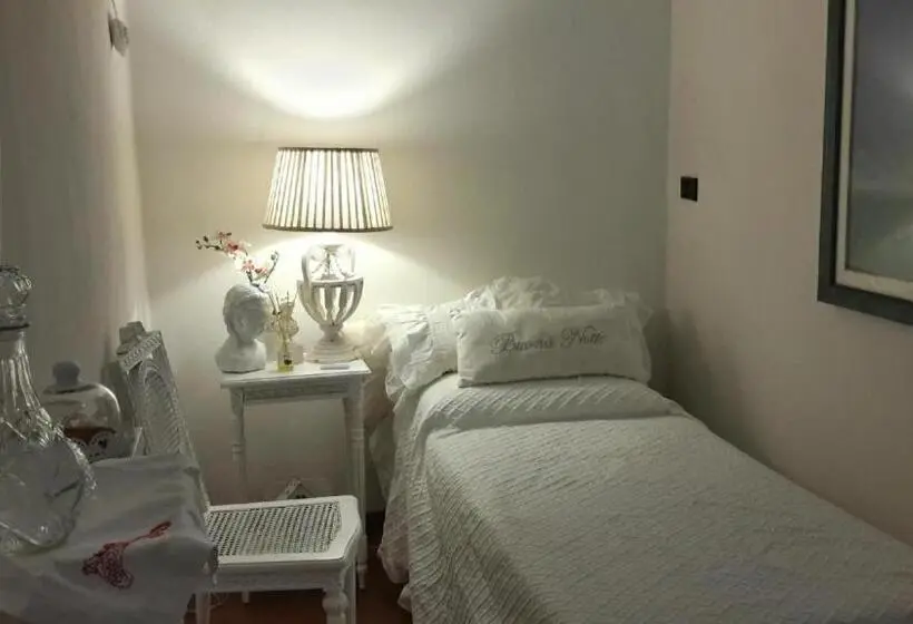 اتاق عادی یک تخته, La Butterfly Relais