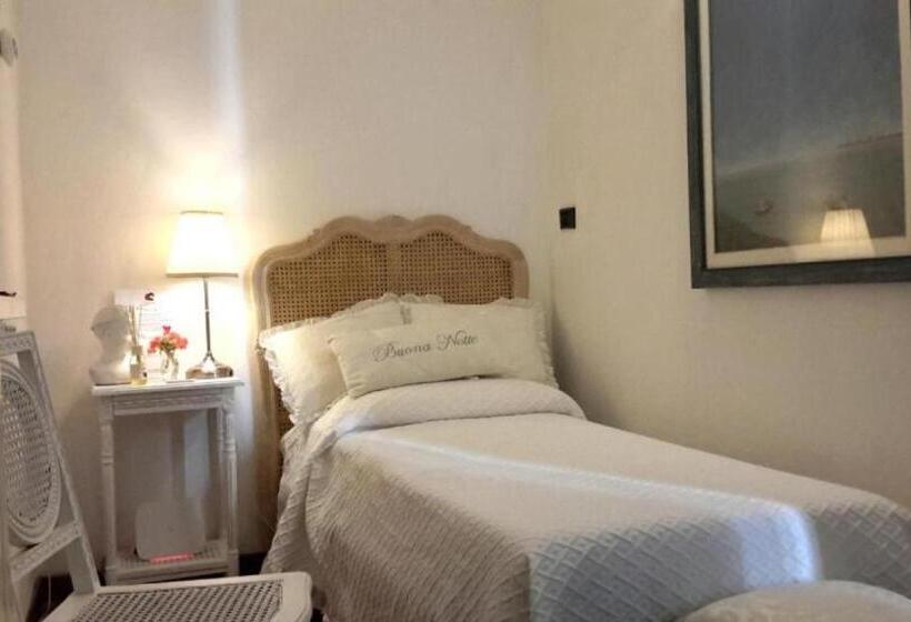 اتاق عادی یک تخته, La Butterfly Relais