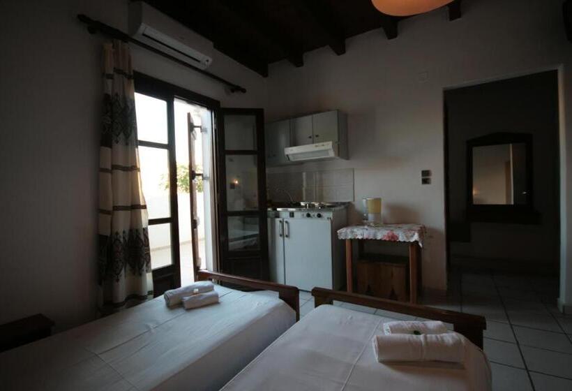스탠다드 스튜디오, Chania Rooms