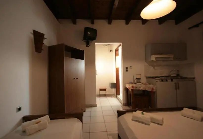 استودیوی استاندارد, Chania Rooms