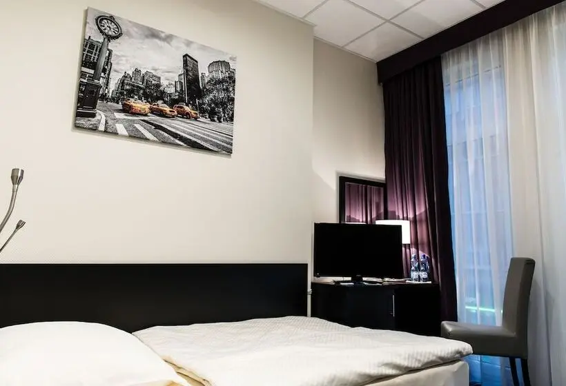Standard Yhden Hengen Huone, Sky Business