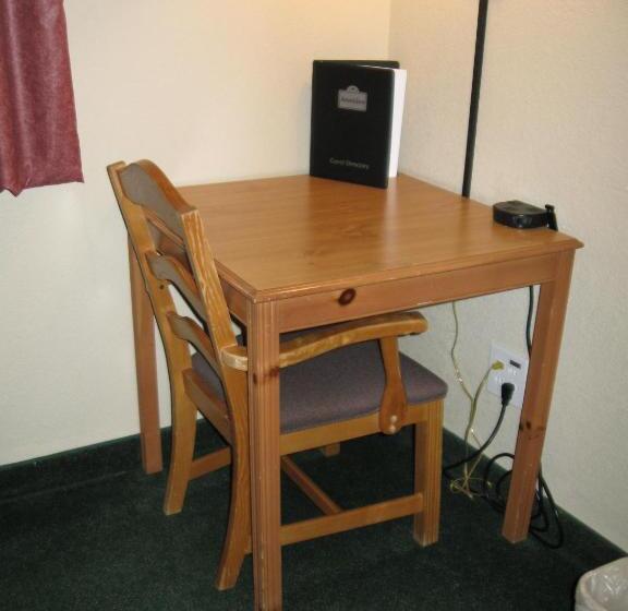 キングサイズベッドのスタンダードルーム, Americinn By Wyndham Oscoda Near Ausable River