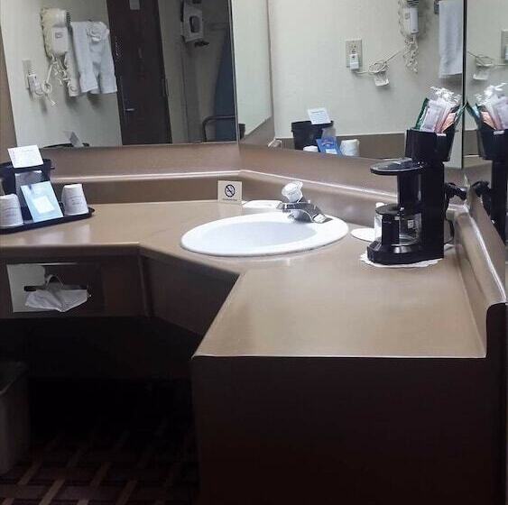 带2个双人床的标准工作室, Baymont By Wyndham Paducah