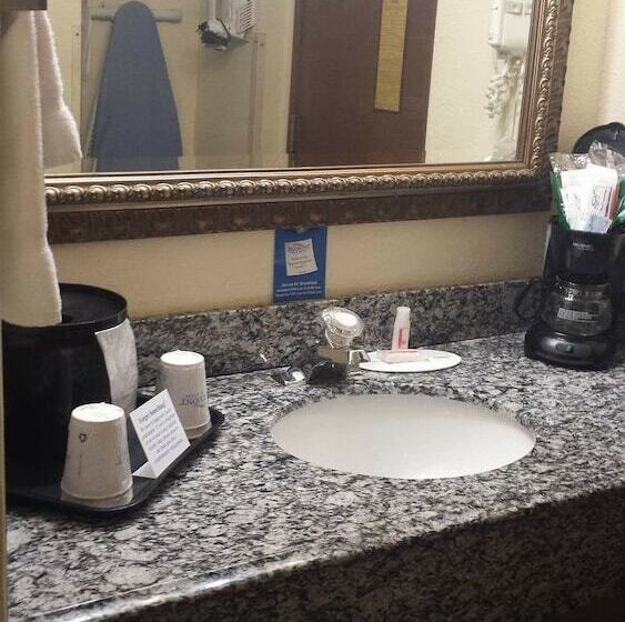 带2个双人床的标准工作室, Baymont By Wyndham Paducah