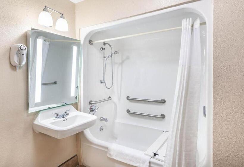 غرفة قياسية لذوى الاحتياجات الخاصة, Baymont By Wyndham Tupelo