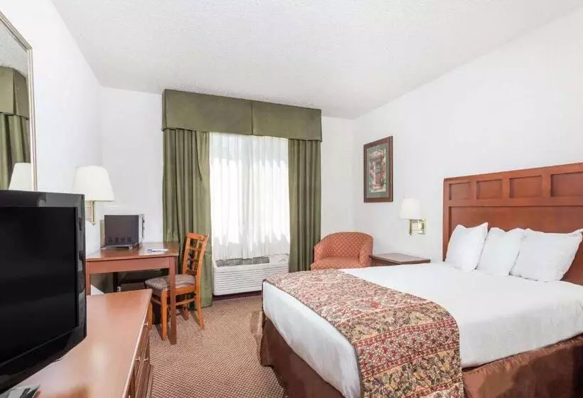 اتاق استاندارد با تخت بزرگ, Baymont By Wyndham Yreka