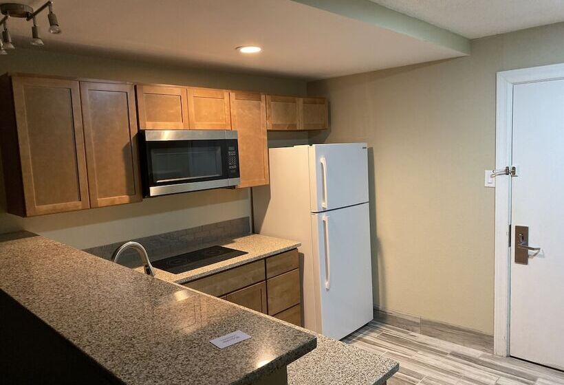 سوییت لوکس, Days Inn And Suites By Wyndham Hammond In