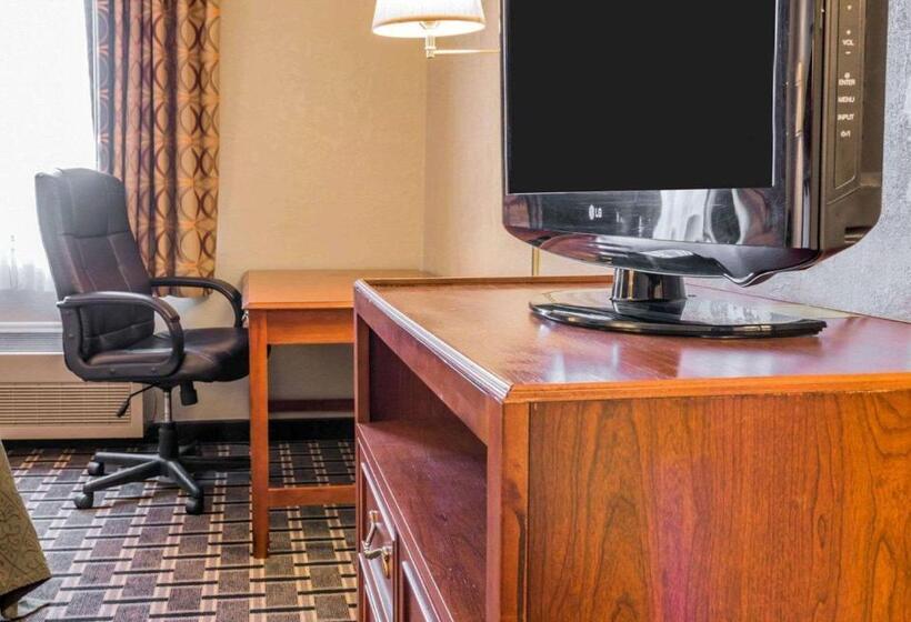 带2个双人床的标准工作室, Quality Inn Grand Rapids North