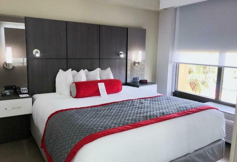 带大床的复式套间, Ramada By Wyndham Suites Orlando Airport