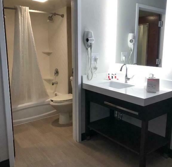 带大床的复式套间, Ramada By Wyndham Suites Orlando Airport