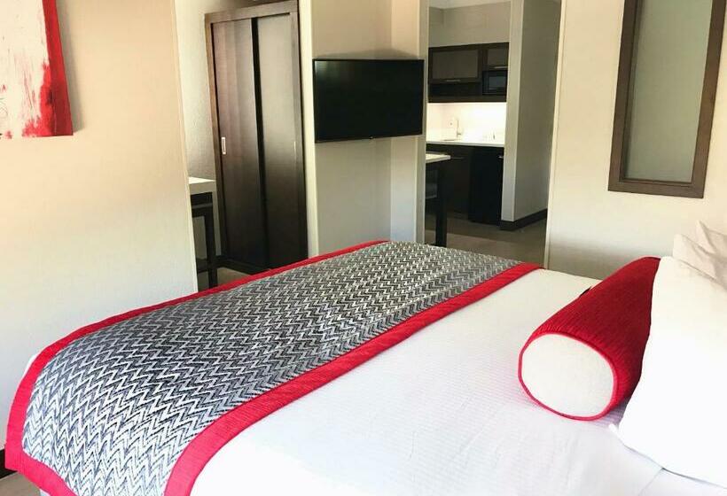 带大床的复式套间, Ramada By Wyndham Suites Orlando Airport