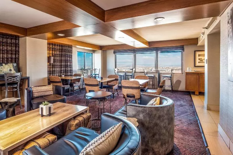 キングサイズベッドのクラブルーム, Sheraton Albuquerque Airport