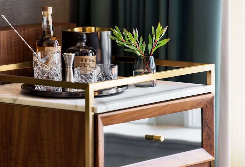 디럭스 룸, The Alexis Royal Sonesta Hotel Seattle