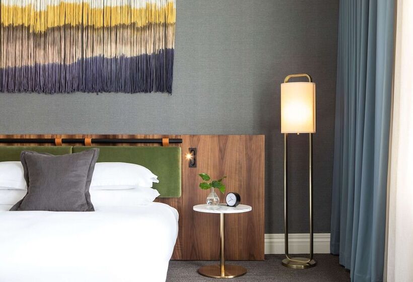 디럭스 룸, The Alexis Royal Sonesta Hotel Seattle