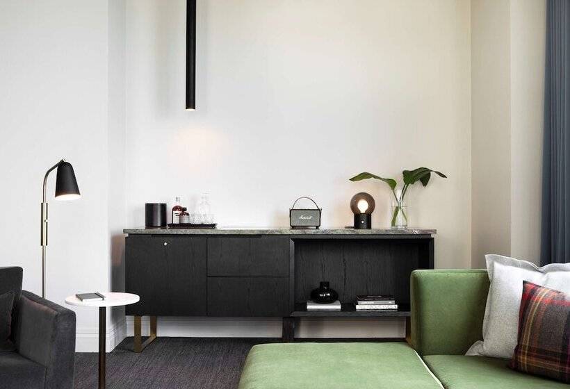 스위트, The Alexis Royal Sonesta Hotel Seattle