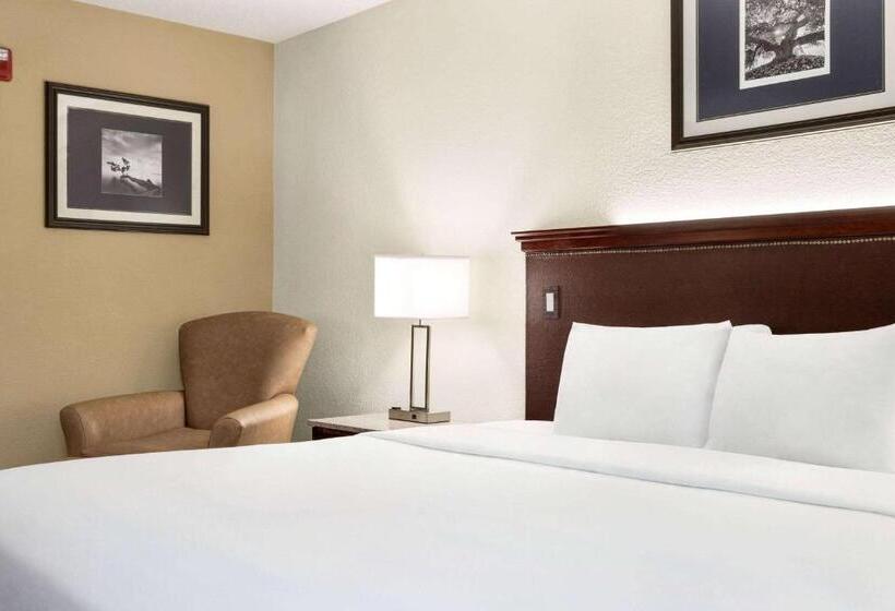 Номер Deluxe Кровать Кинг, Travelodge By Wyndham Coffeyville
