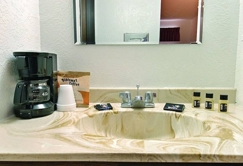 غرفه قياسيه سريرين مزدوجين, Travelodge By Wyndham Valleyfair Shakopee