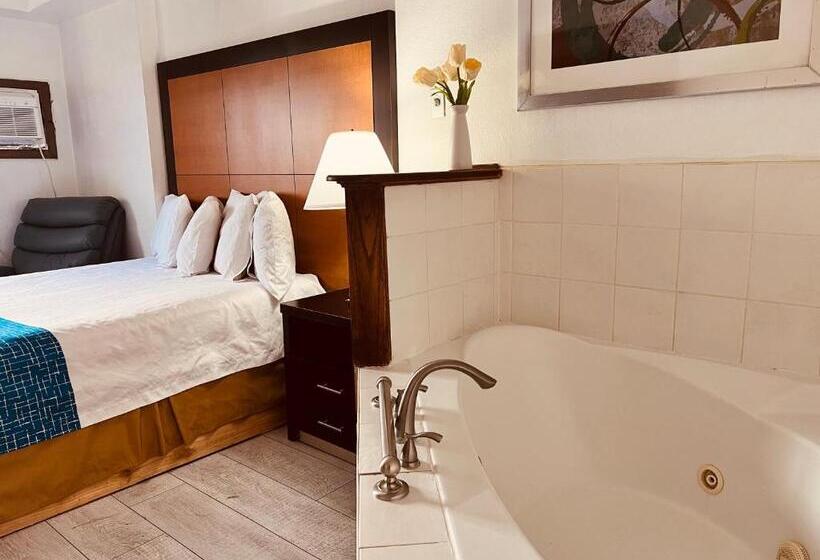 غرفة ديلوكس سرير كينج, Travelodge By Wyndham Valleyfair Shakopee