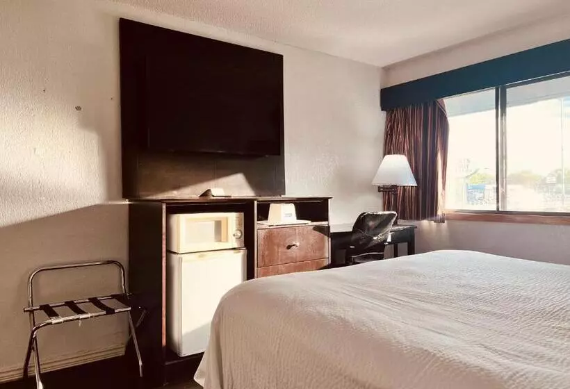 キングサイズベッドのスタンダードルーム, Travelodge By Wyndham Valleyfair Shakopee