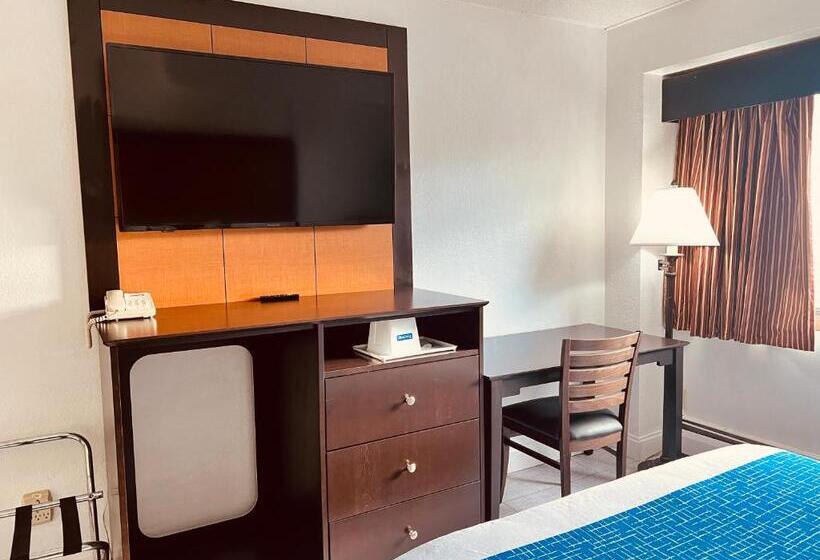 غرفة ديلوكس سرير كينج, Travelodge By Wyndham Valleyfair Shakopee