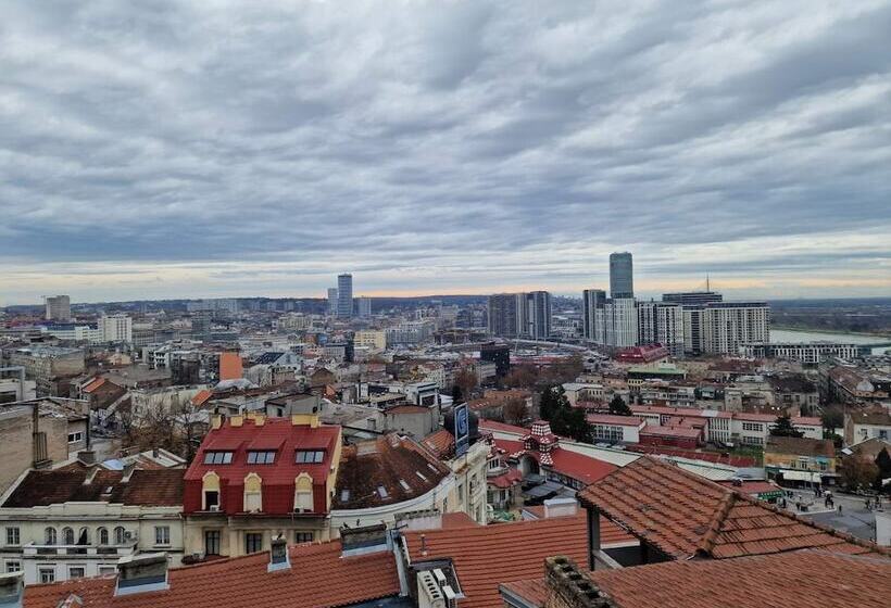 اتاق سوپریور, Marshal Garni