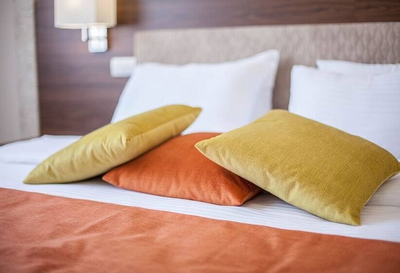 اتاق سوپریور, Marshal Garni