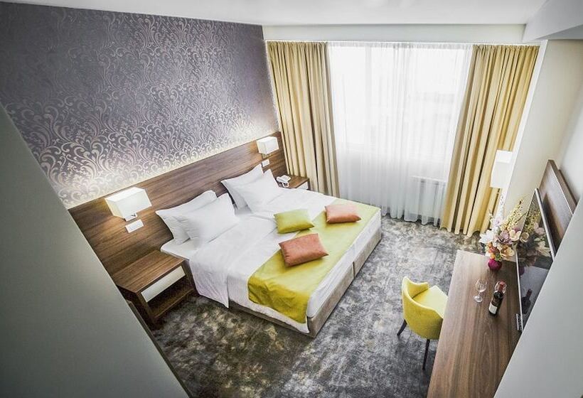 اتاق سوپریور, Marshal Garni