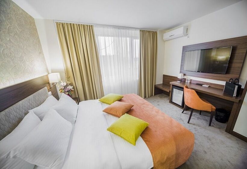 اتاق سوپریور, Marshal Garni