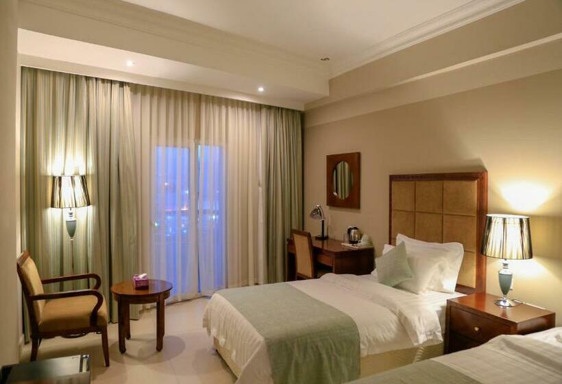 اتاق اکونومی, Muscat Inn