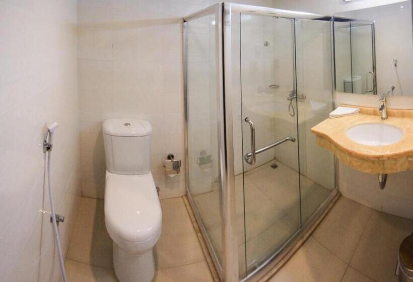 اتاق اکونومی, Muscat Inn