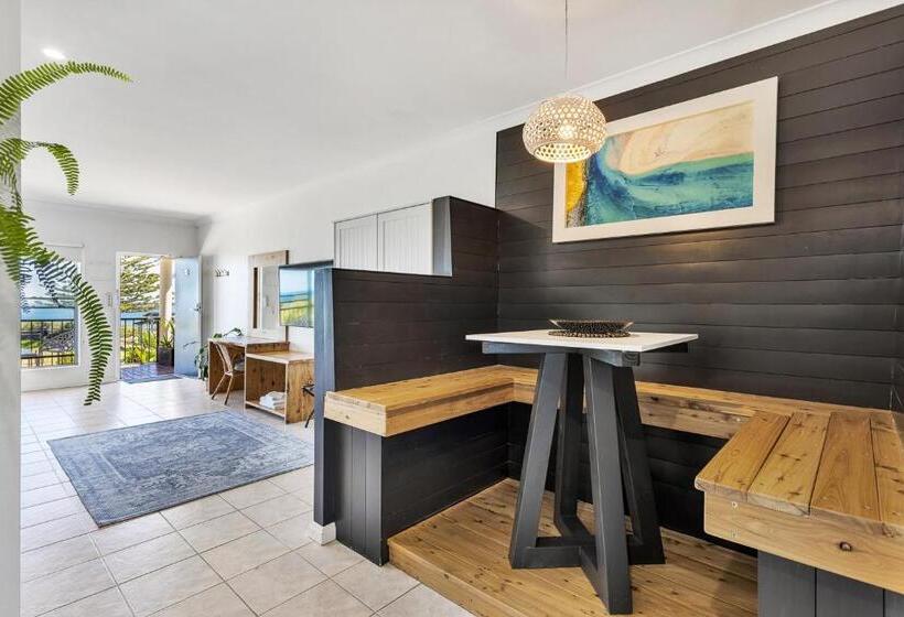 デラックススタジオ, Coast Motel And Apartments