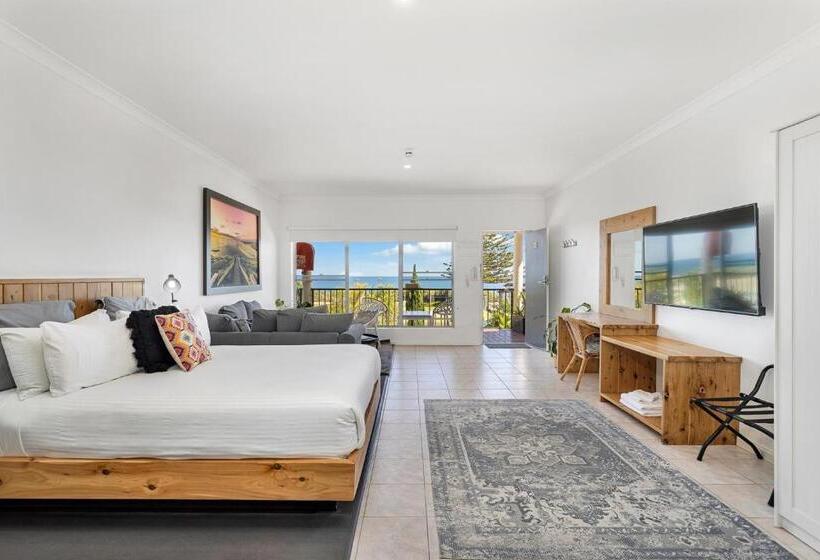 デラックススタジオ, Coast Motel And Apartments