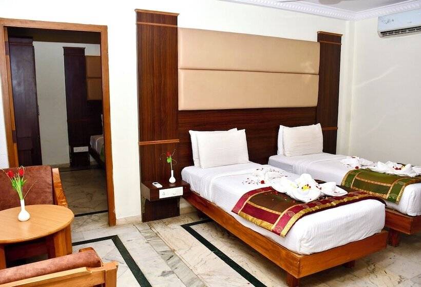 Семейный Номер, Set Residency