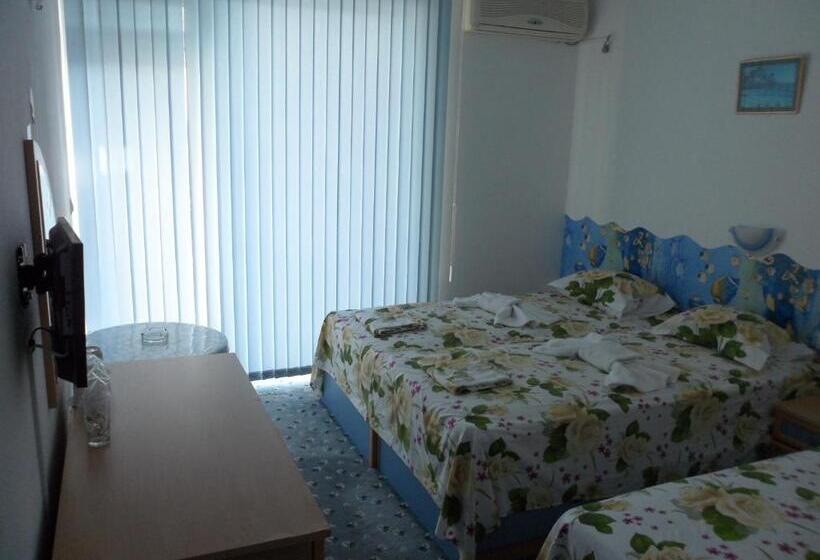 חדר סטנדרט לשלושה, Sianie Guest House