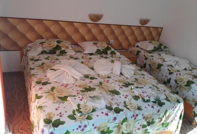 חדר סטנדרט לשלושה, Sianie Guest House