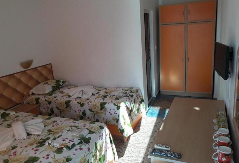 חדר סטנדרט לשלושה, Sianie Guest House