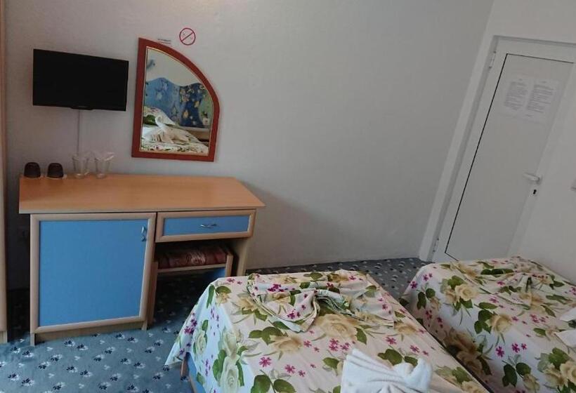 חדר סטנדרט לשלושה, Sianie Guest House