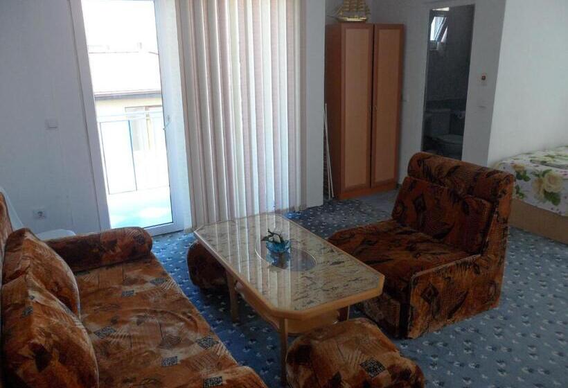 חדר סטנדרט לארבעה, Sianie Guest House