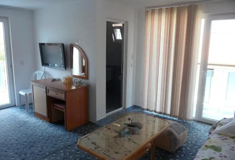 スタンダード4人部屋, Sianie Guest House