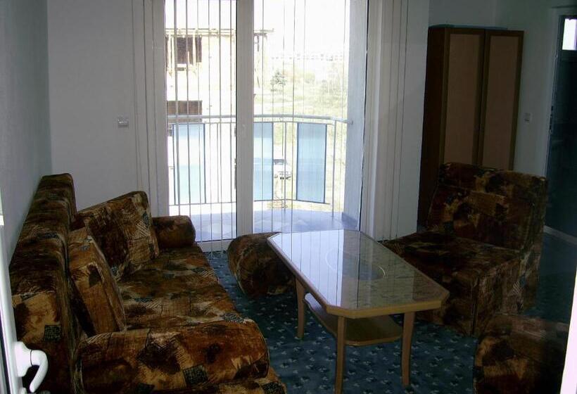 חדר סטנדרט לארבעה, Sianie Guest House