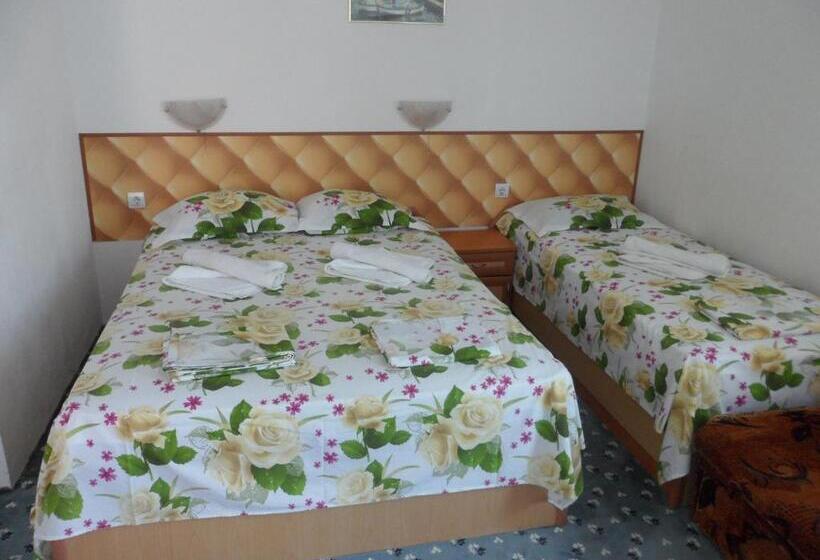 חדר סטנדרט לשלושה, Sianie Guest House