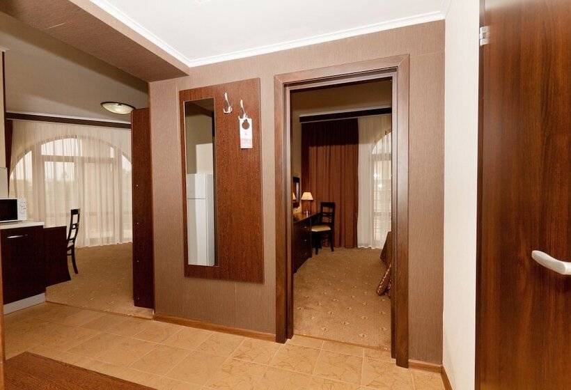 سوییت سوپریور, Villa Laguna