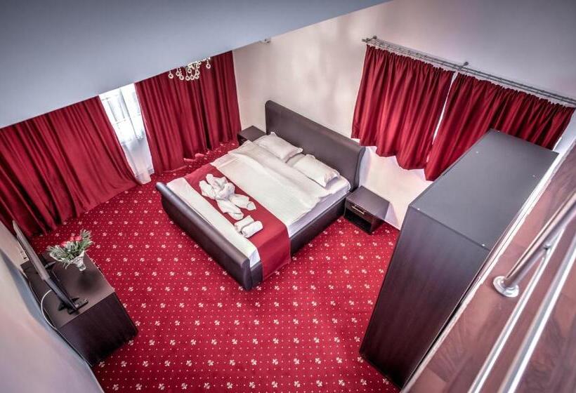 חדר סטנדרט לשלושה, Elisabeta